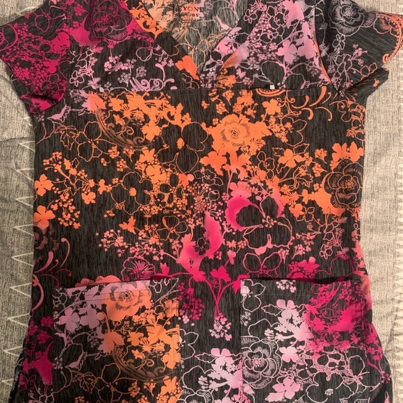 Scrubs and beyond top. Barely worn. - Picture 2 of 2